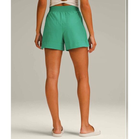Lululemon Womens Green Stretch Woven Relaxed Fit High Rise 4” Shorts Size Small - Picture 3 of 7